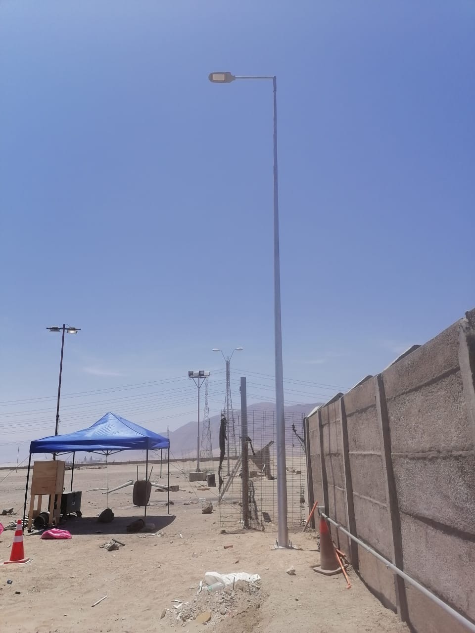 Instalación de alumbrado perimetral en Planta Cochrane