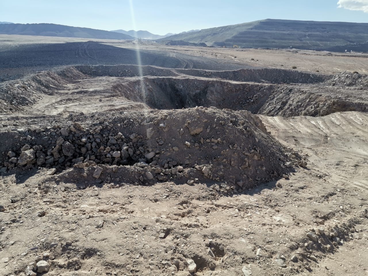 Preparación del terreno para sitio de comunicaciones en Minera El Abra